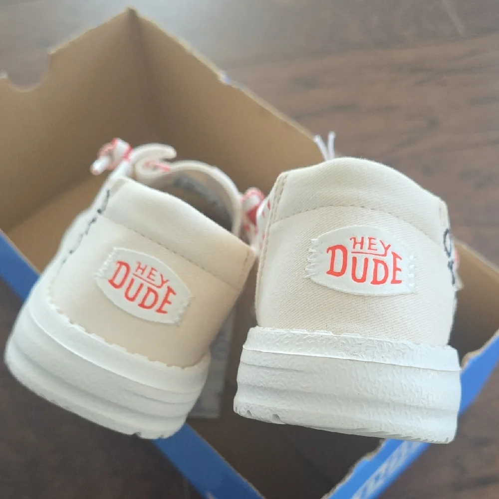 Hey Dude Womens - White with Red Hearts - Picture 4 of 8